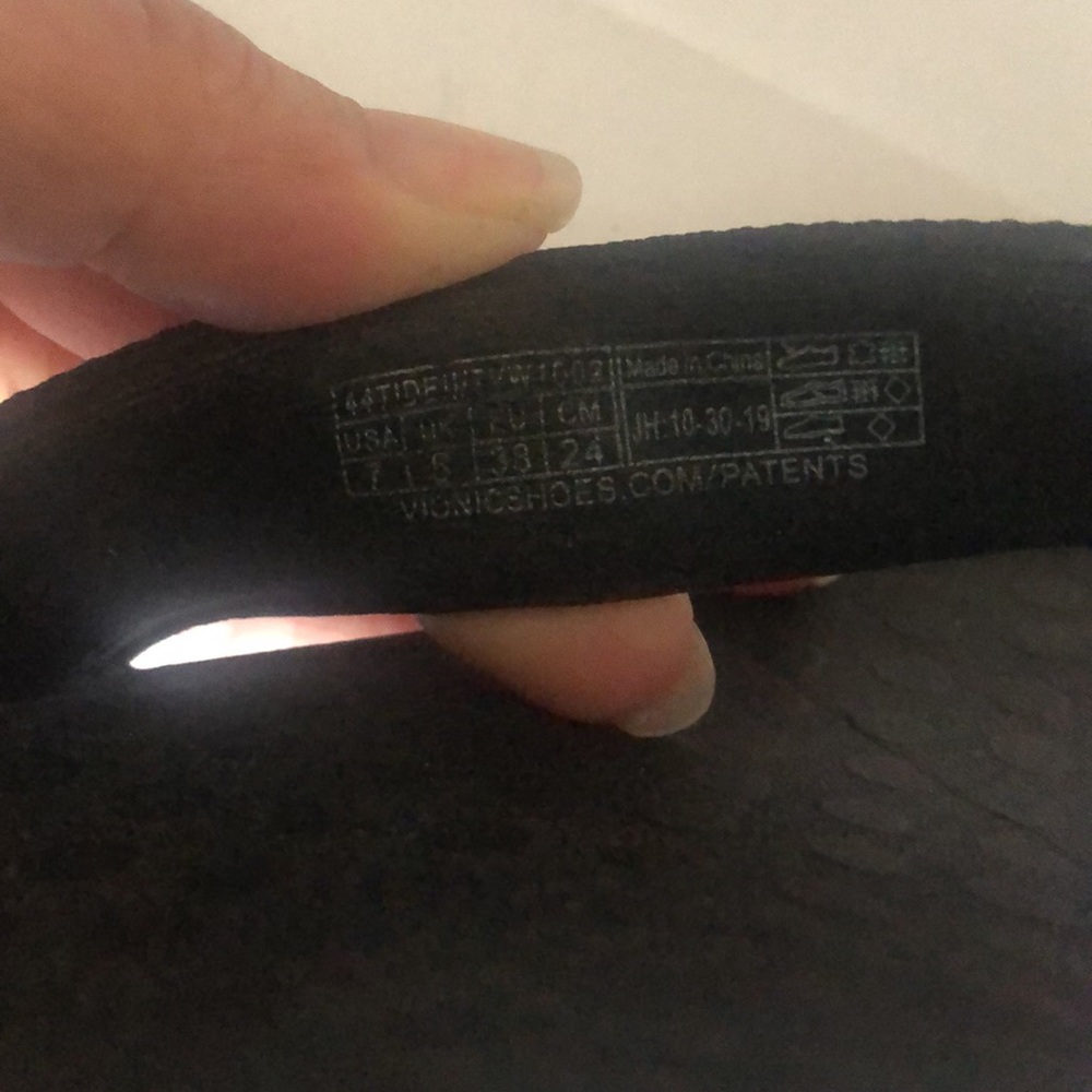 Vionic Flip Flops - Picture 5 of 10